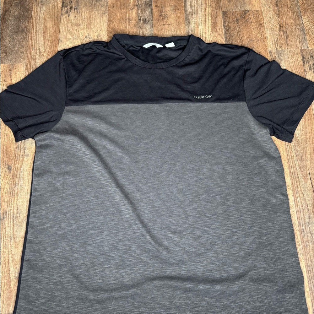 Calvin Klein Men's Two-Tone Black and Gray Tee